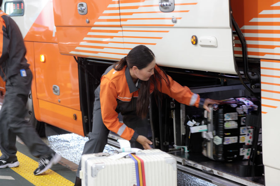 リムジンバススタッフ