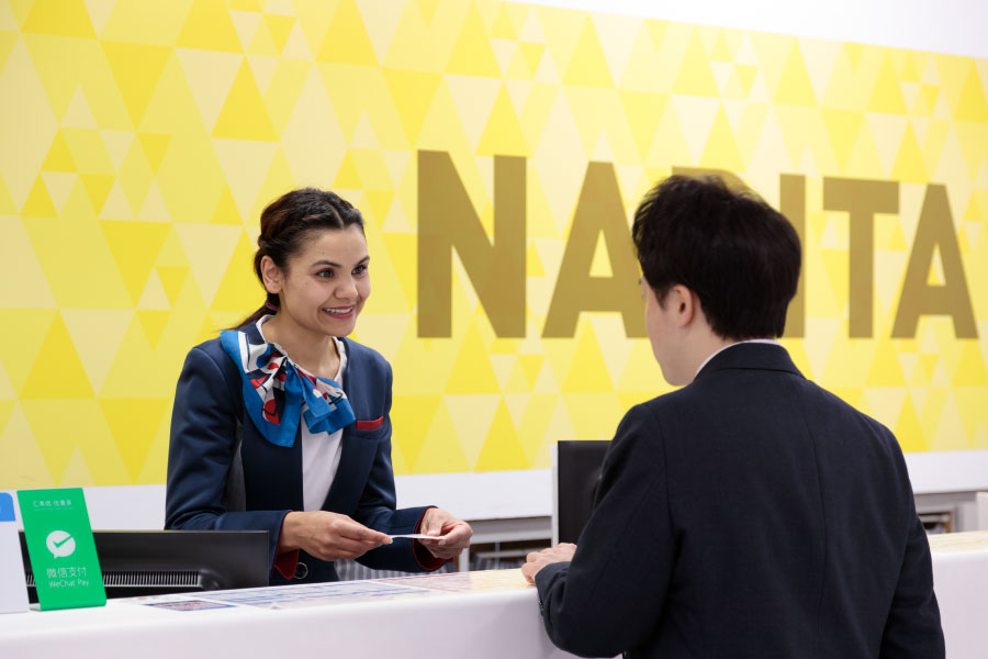 チェックインカウンター業務